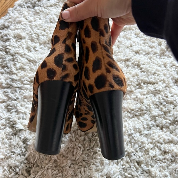 Vince Camuto booties, Thelmin, bold natural leopard, size 5.5 - Picture 7 of 9